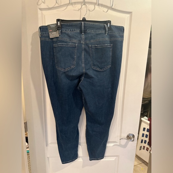 Torrid feel the fit super soft high rise distressed denim jeggings plus size 28R - Picture 3 of 7